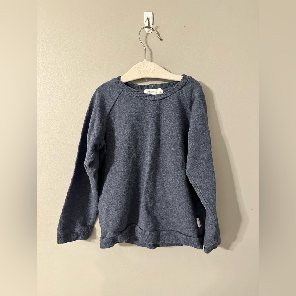 Miles sweatshirt. T4